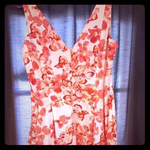 NWOT Beautiful Lauren summer dress.